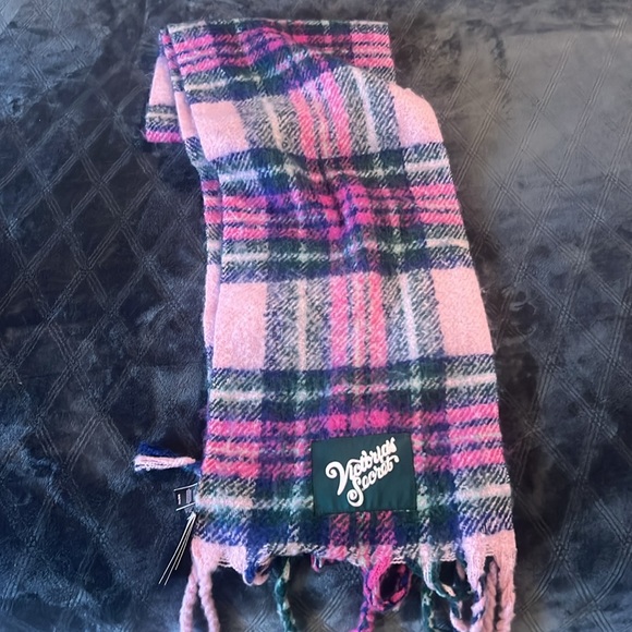 Victoria Secret scarf and hat new with tags - Picture 2 of 3